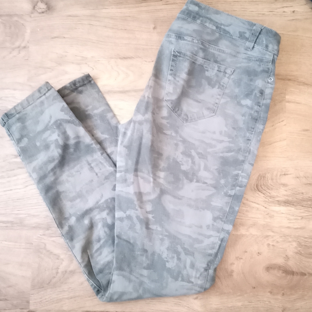 Maurice Large Camo Skinny Jeans